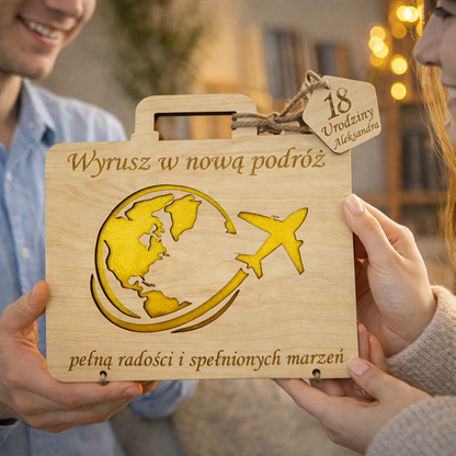 Prezent na urodziny DREWNIANA Grawerowana Kartka Samolot z Kulą Ziemską